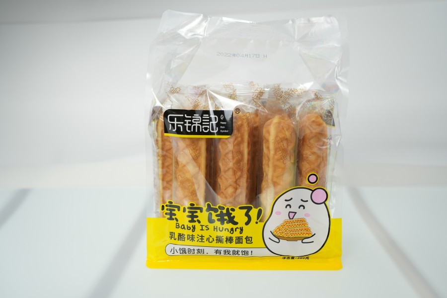 Cheese-flavored sandwich bread